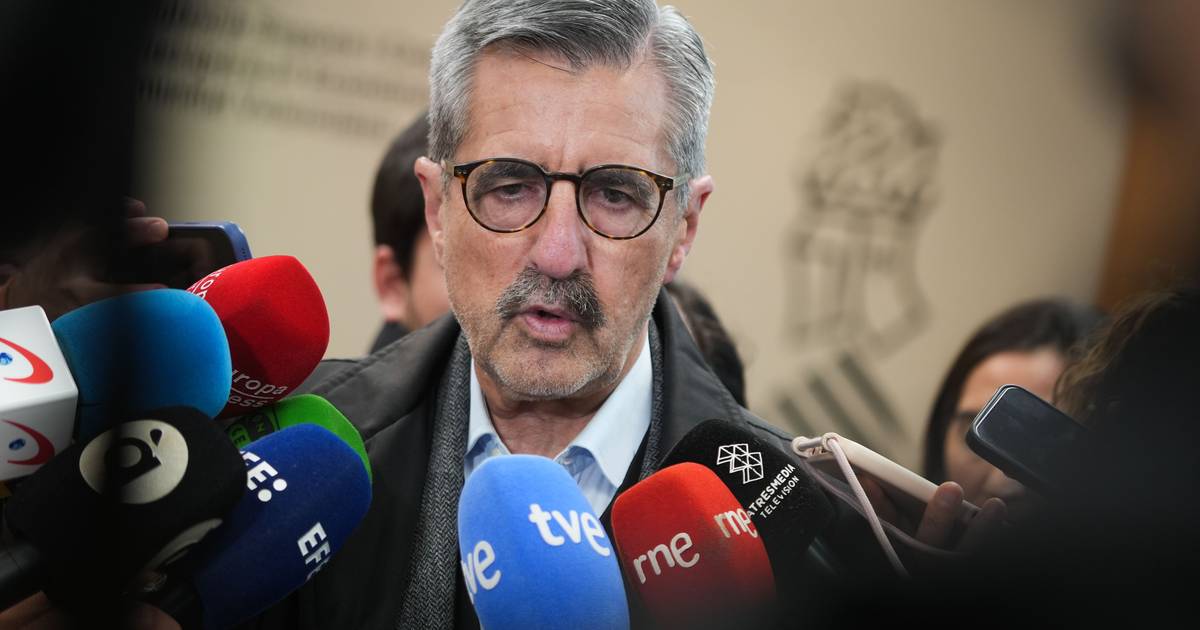 Toca a corrigir o currículo à pressa... falsos cursos causam demissões na política espanhola e abrem “guerra de títulos”