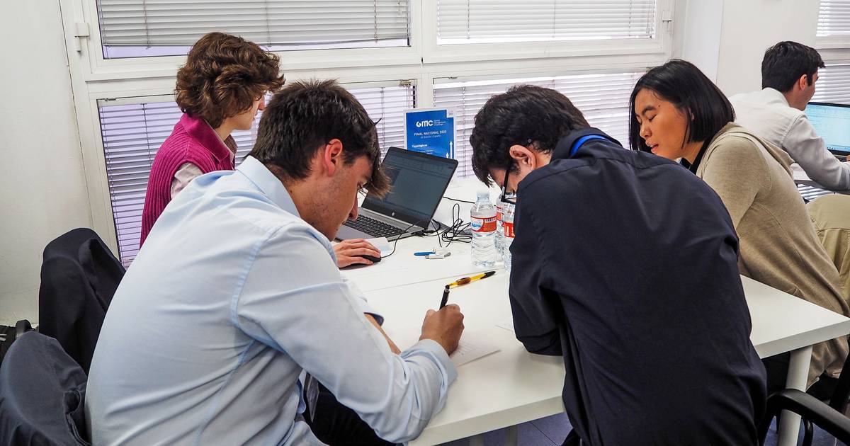 Estudantes de matemática disputam vitória em Macau