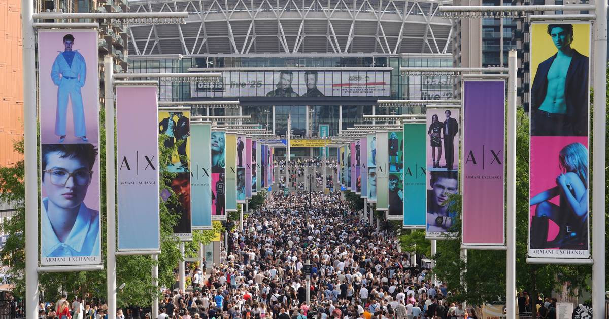 Fãs dos Oasis angariam mais de 18 mil euros para ajudar a família do homem que morreu em concerto da banda em Wembley