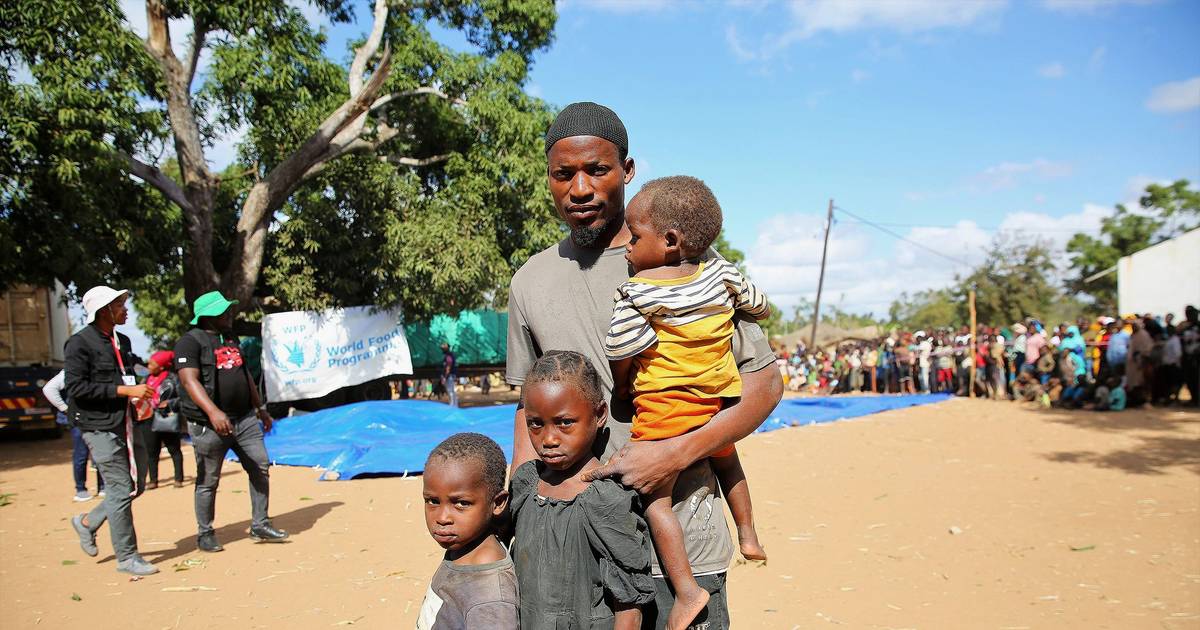 Pés cansados não esperam na fuga ao terror em Moçambique