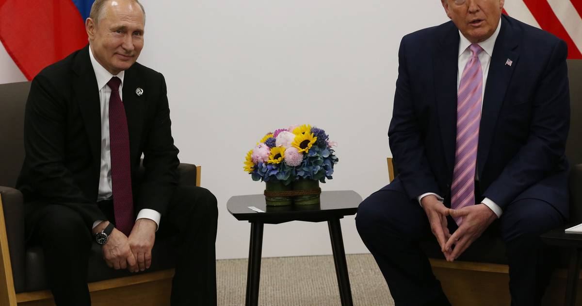 Ucrânia: União Europeia apoia encontro entre Trump e Putin, mas rejeita "alterações de fronteiras pela força"