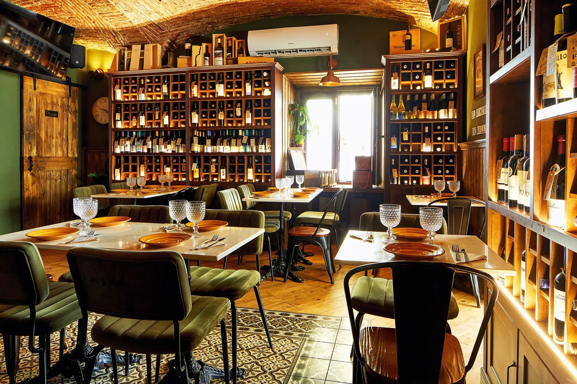 Entre o iberista e o regional: há uma taberna british no Sotavento algarvio