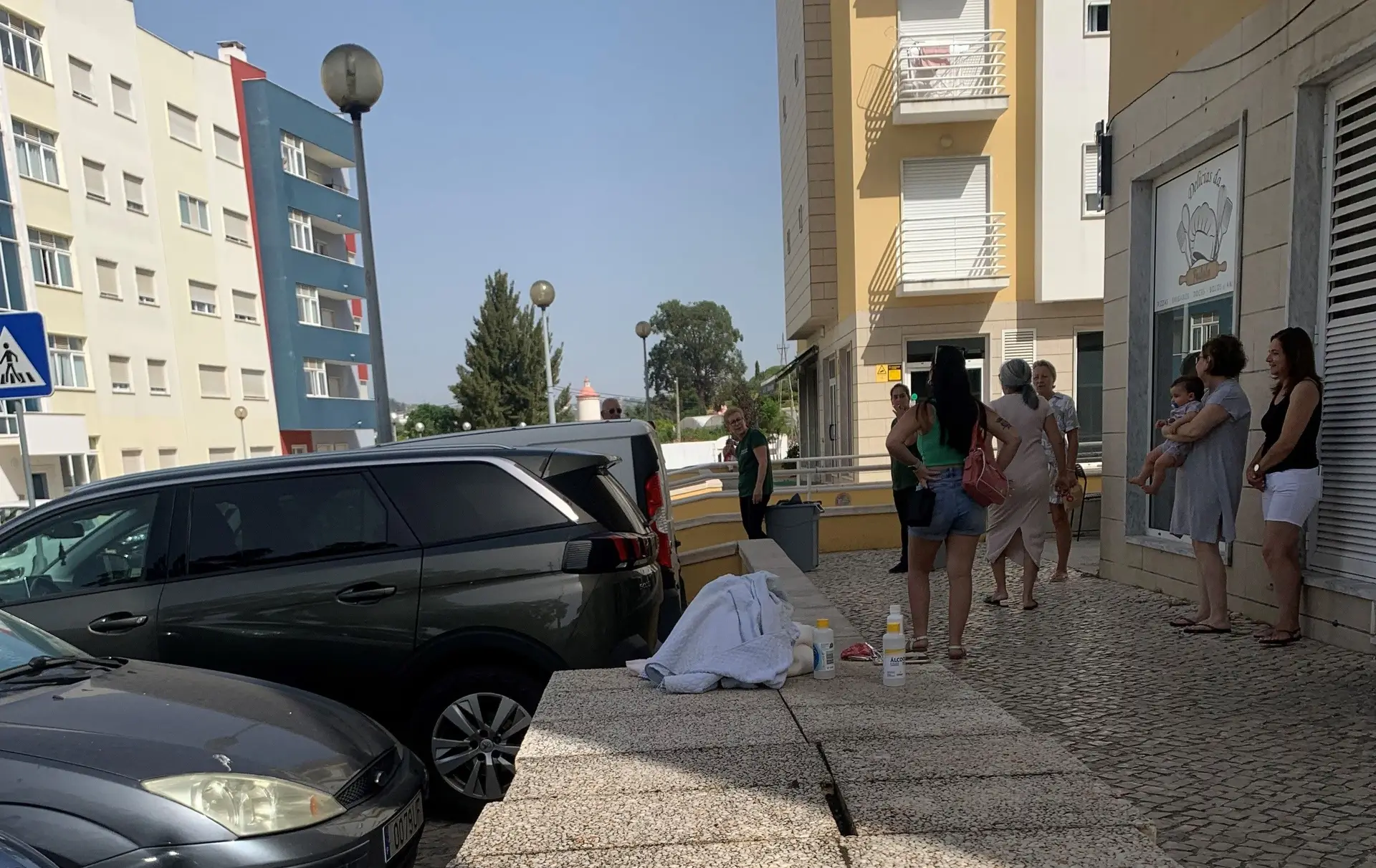 A bebé nasceu no meio da rua no Carregado e o parto foi assistido pelos pais da grávida