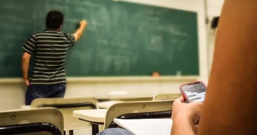 Férias de Natal nas escolas públicas começam um dia mais tarde e acabam mais cedo