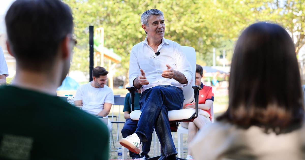 Carneiro considera "muito grave" o "ataque" de Montenegro ao Tribunal Constitucional