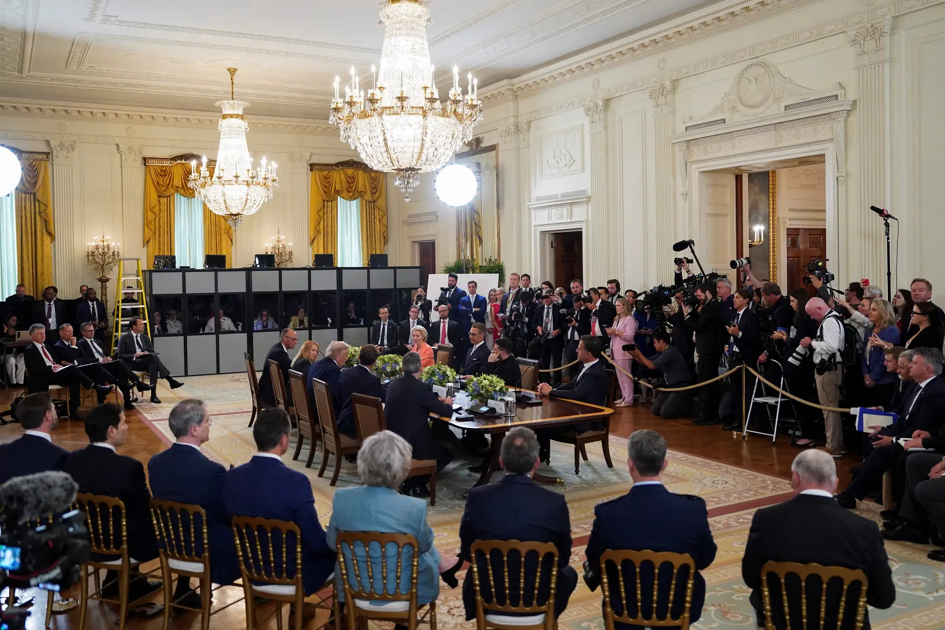 Os líderes europeus à volta de Trump: o que cada um deles disse sobre o caminho para a paz na Ucrânia