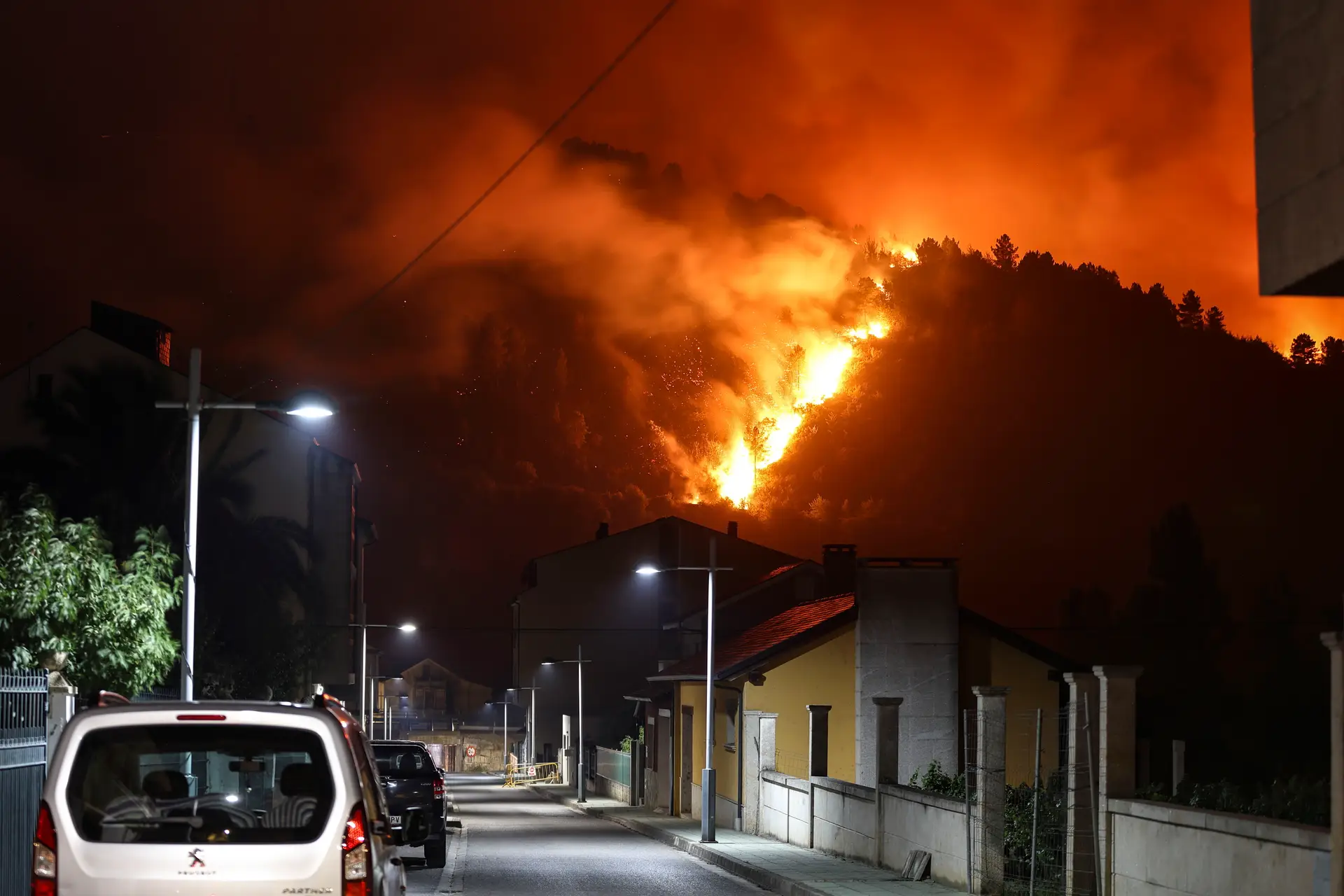Caminho de Santiago fechado devido aos incêndios em Espanha