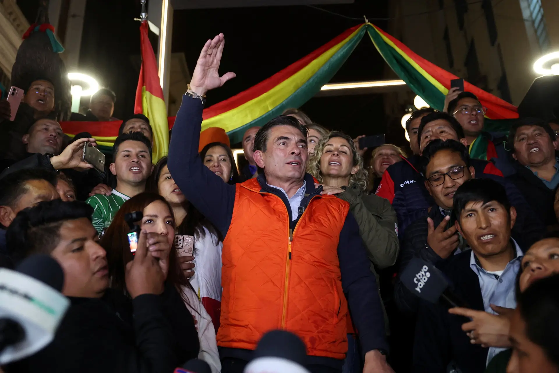 O candidato do centro, Rodrigo Paz Pereira, foi o mais votado, para surpresa geral da nação