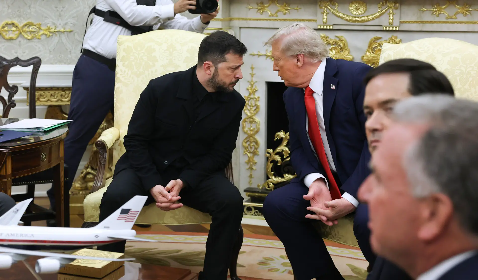 Volodymyr Zelensky e Donald Trump estiveram novamente reunidos na Casa Branca