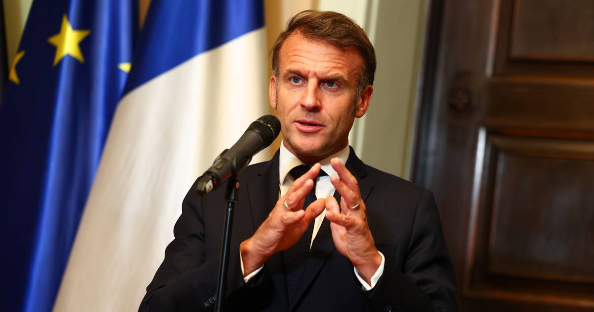 Macron alerta para  "potência desestabilizadora" e descreve Putin como um "predador" às portas da Europa