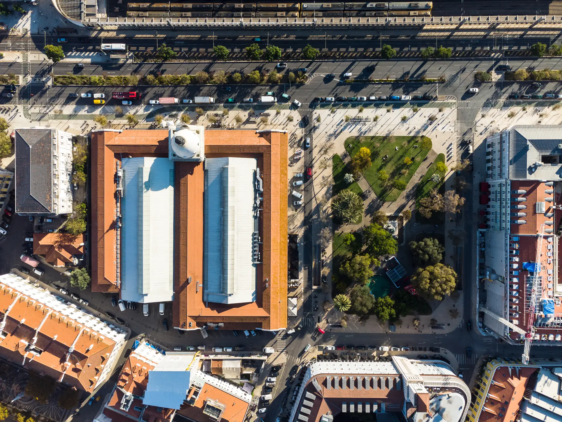 Vista aérea do Mercado da Ribeira, no Cais do Sodré