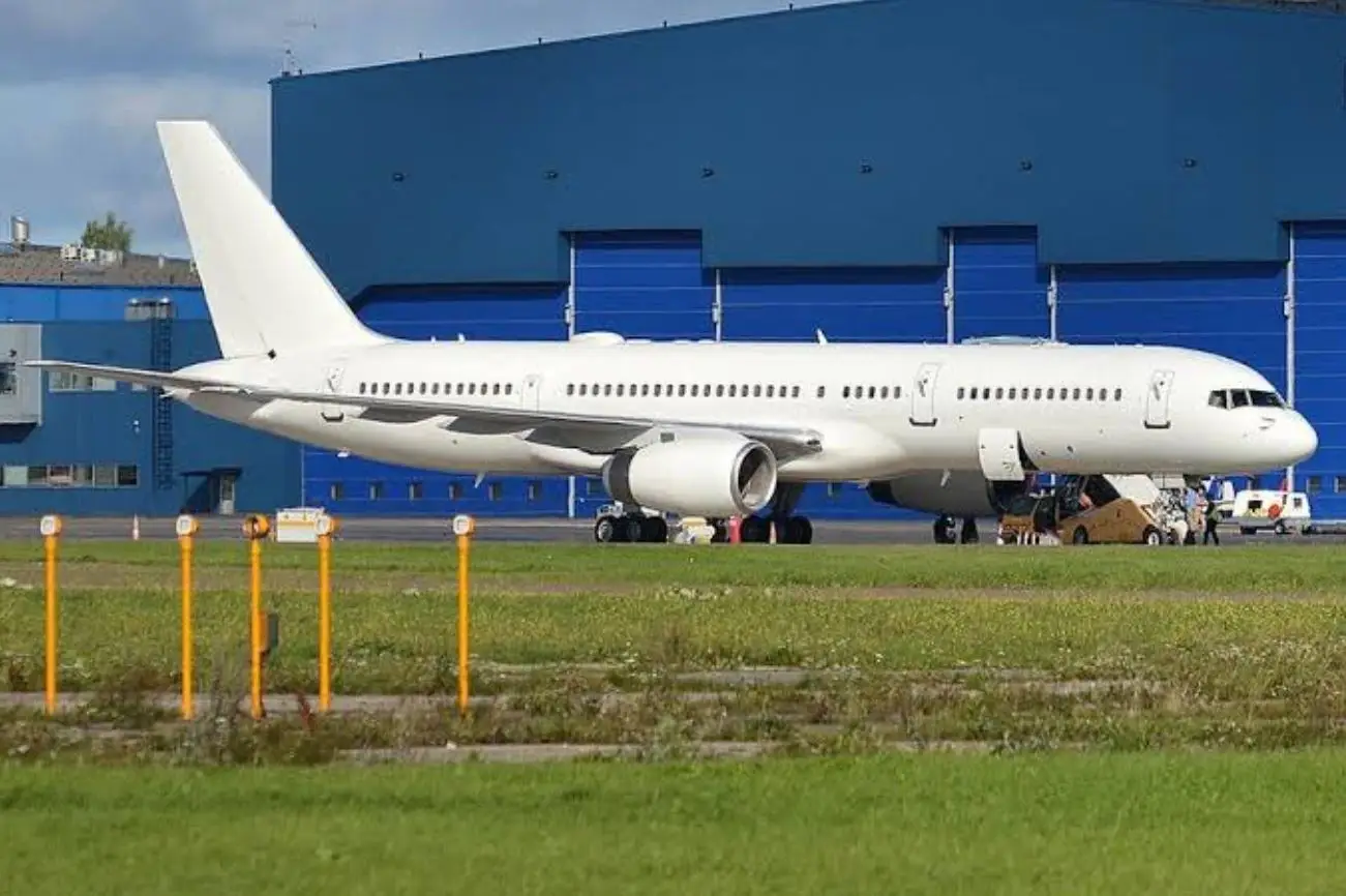 Branco, “misterioso”, sem identificação e numa missão desconhecida: avião americano aterrou no Brasil com diplomatas a bordo