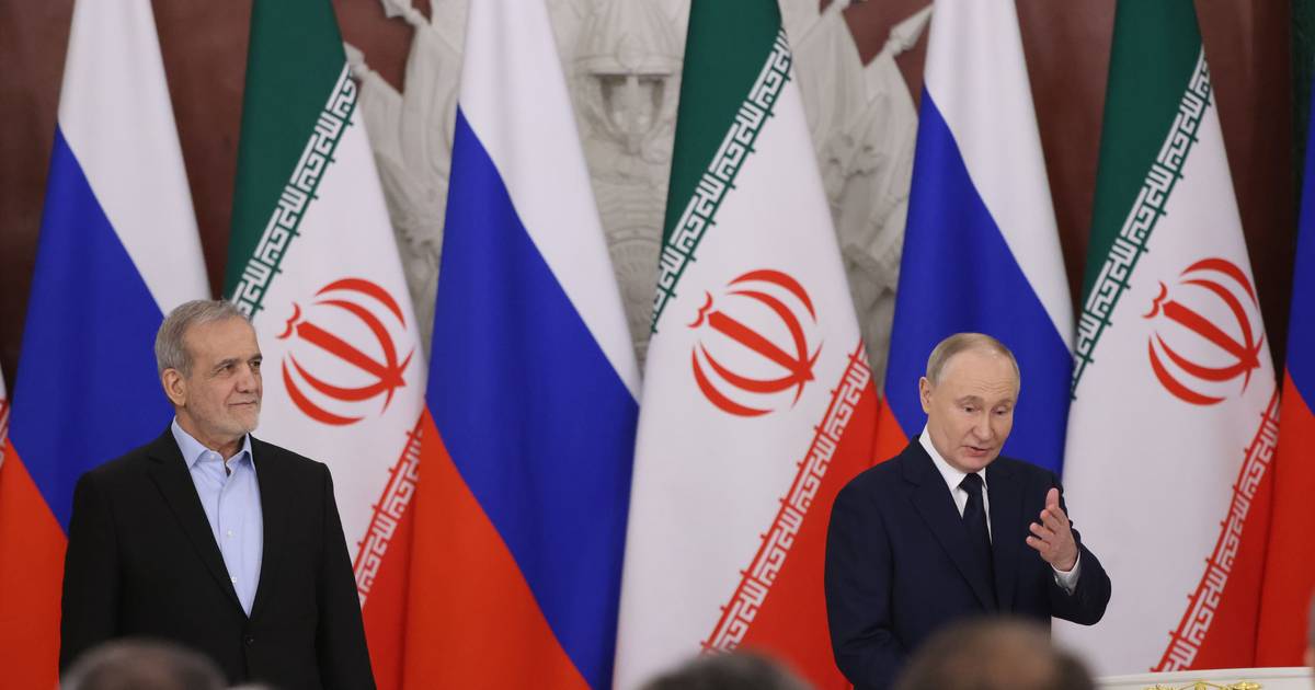 Putin e Presidente iraniano reforçam aliança em conversações sobre Ucrânia, a situação no sul do Cáucaso e programa nuclear