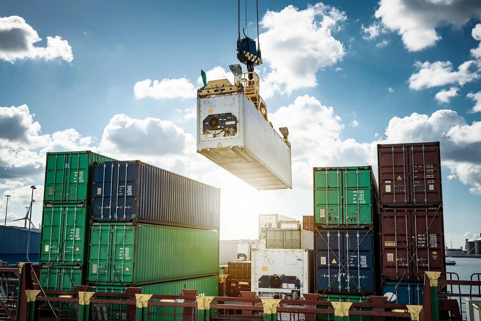 Exportações portuguesas caíram 11,3% em julho e importações subiram 2,8%