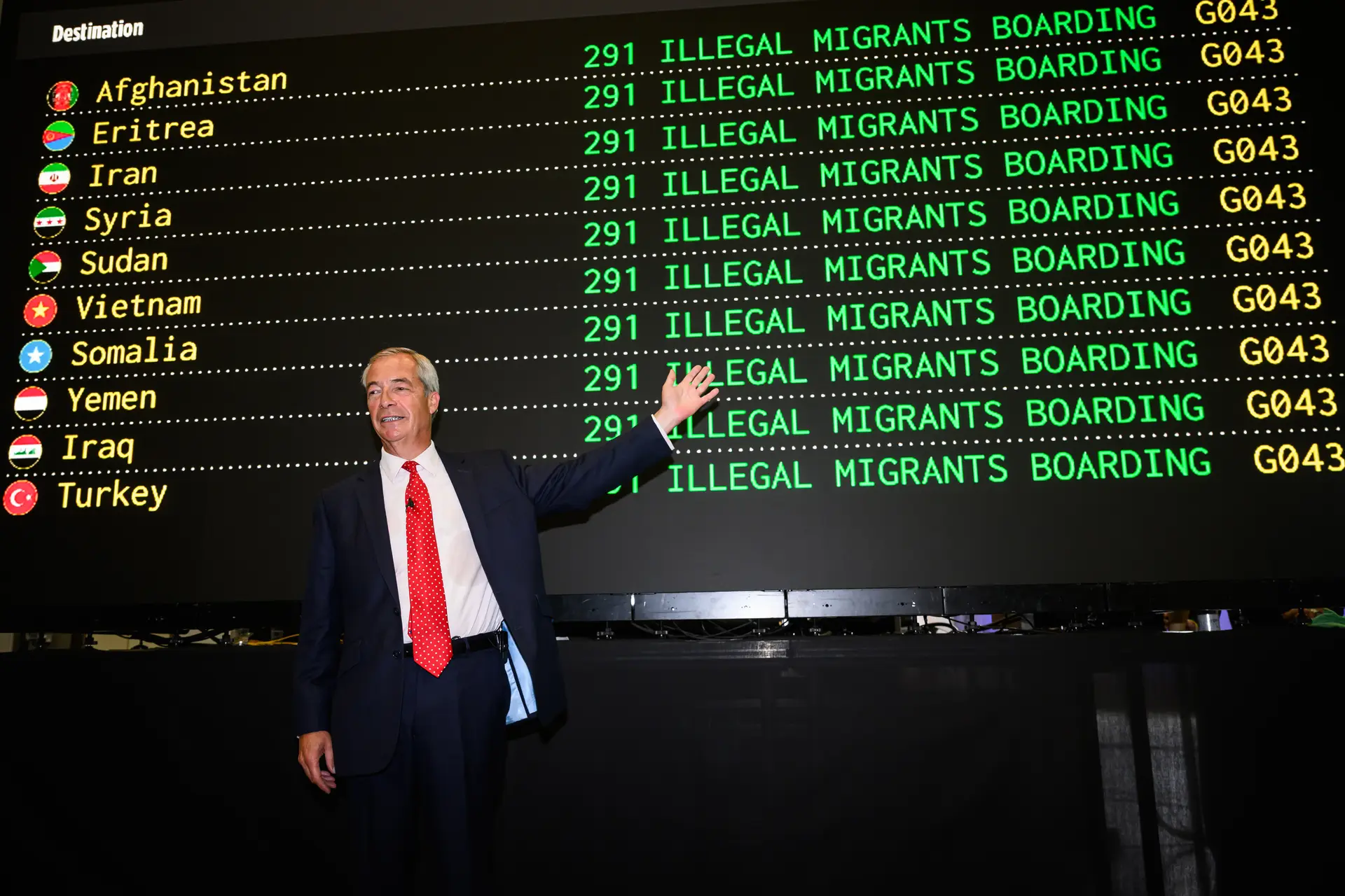 Farage promete deportações em massa se for eleito primeiro-ministro do Reino Unido