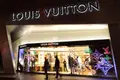 Tarifas tiram brilho às malas de luxo em Bolsa