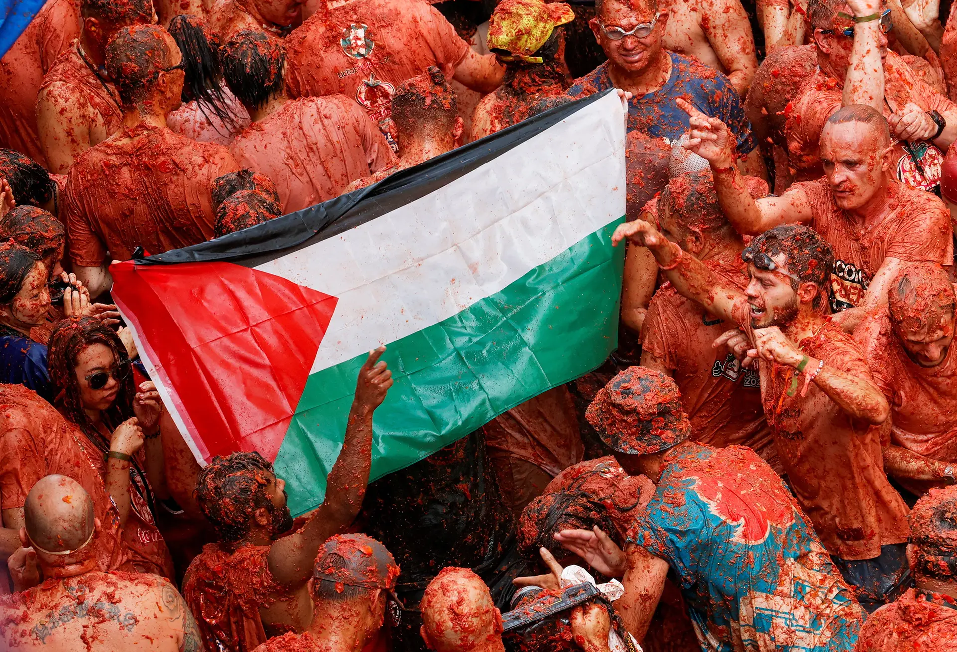 Uma bandeira escapou à Tomatina