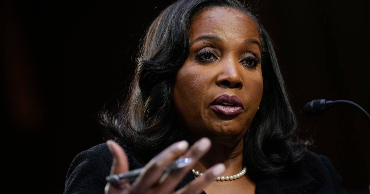 Governadora Lisa Cook processa Administração Trump após demissão da Reserva Federal