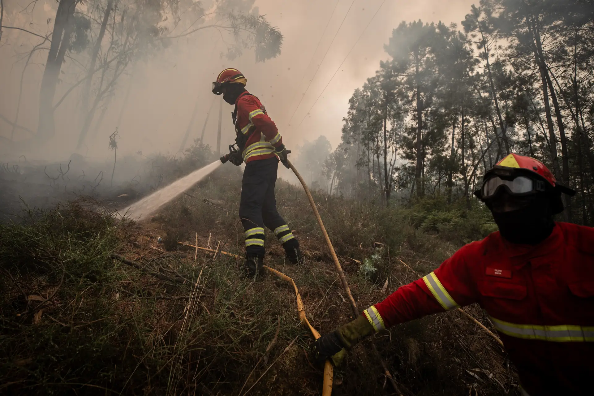Fogo em Montalegre "continua a arder com intensidade"