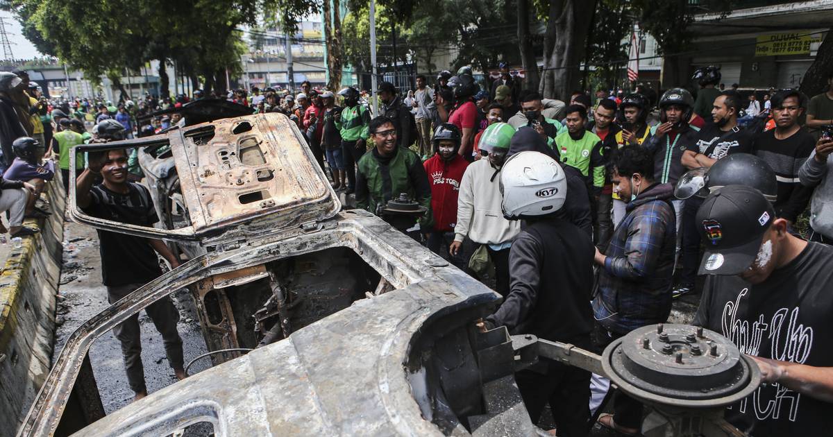 Um morto por atropelamento e 600 detidos nos protestos violentos na Indonésia
