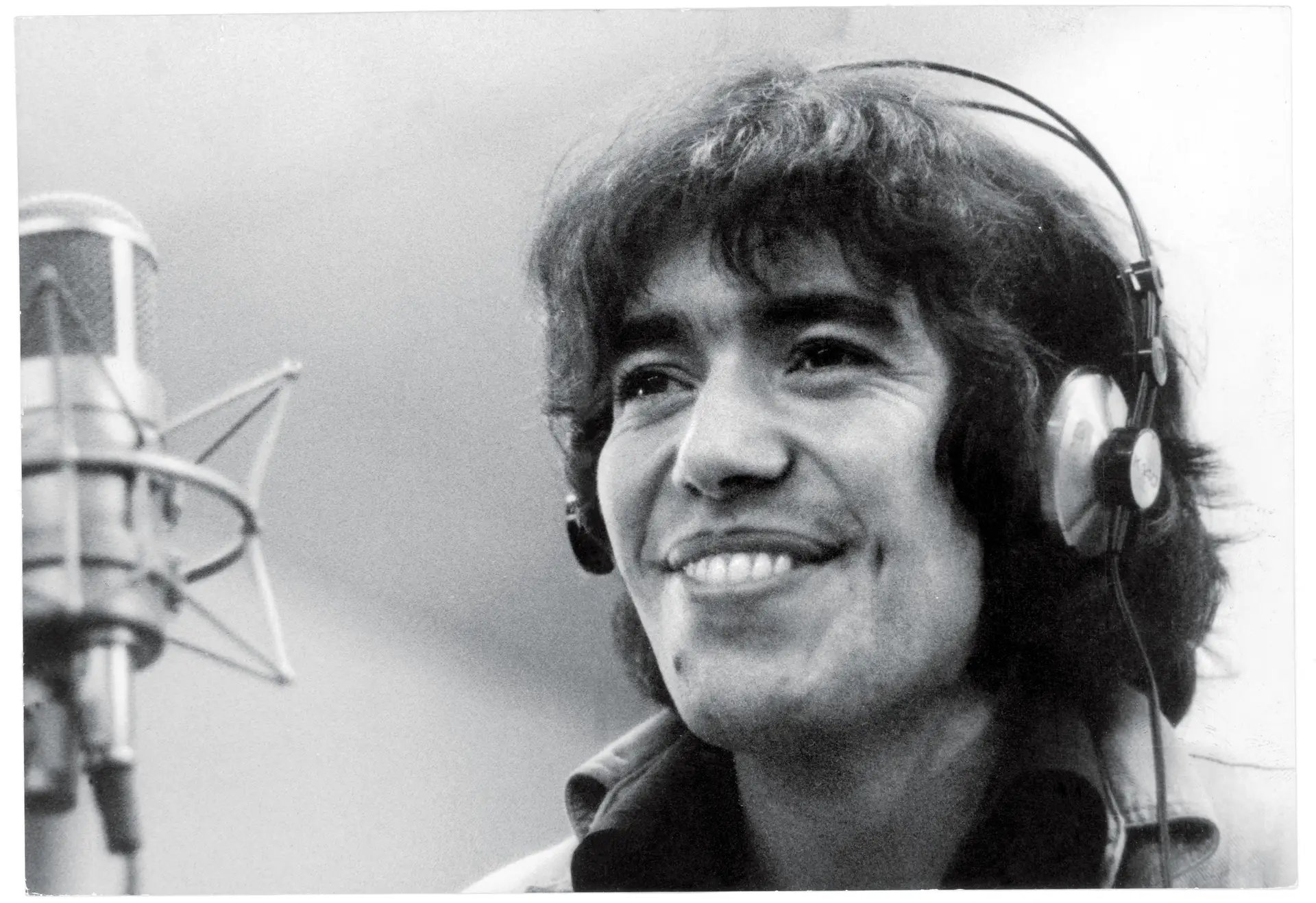 Sérgio Godinho em 1978: em março deste ano, editava o seu primeiro álbum para a Arnaldo Trindade. É em "Pano-Cru" que encontramos o clássico 'O Primeiro Dia'