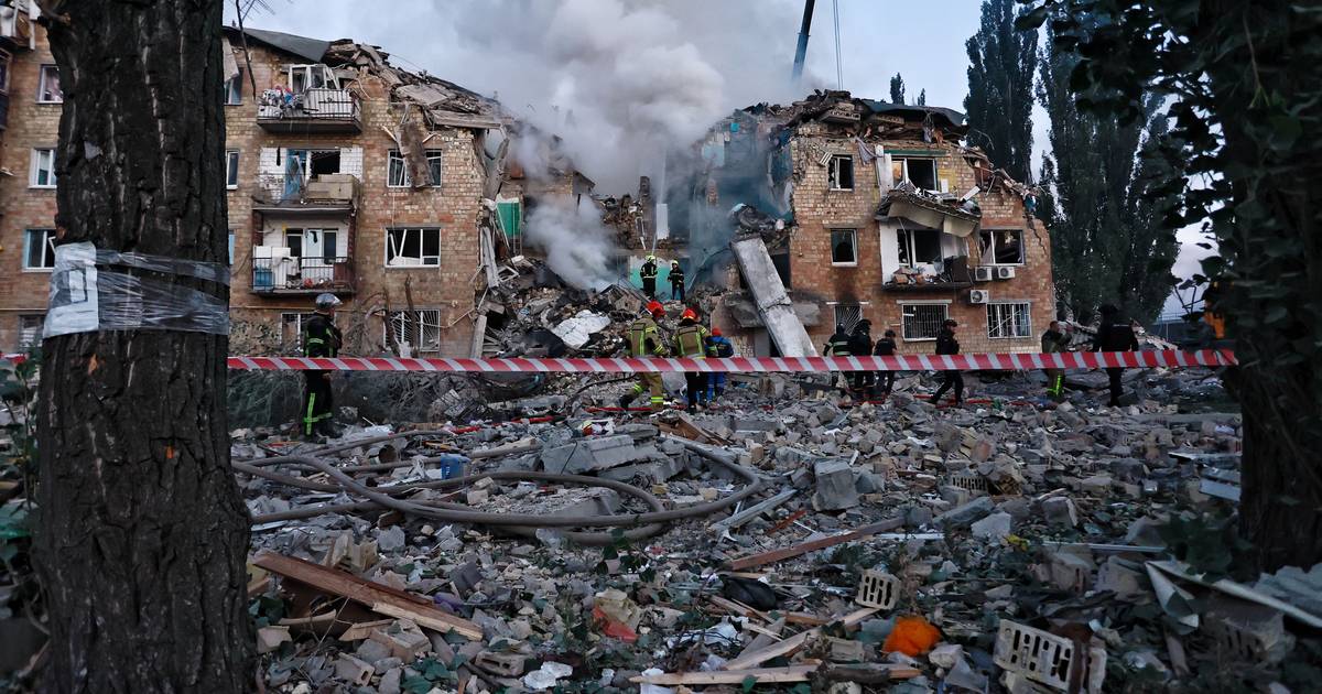 Ucrânia: pelo menos três mortos e 17 feridos após ataques da Rússia na última noite