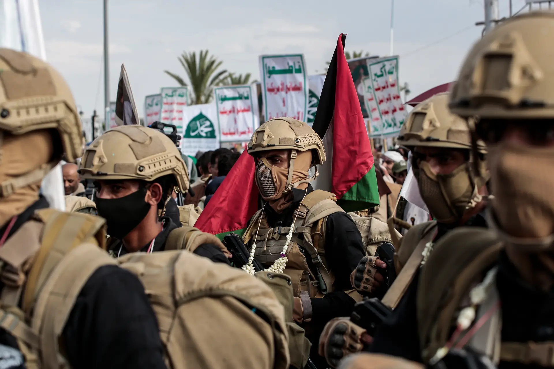 Hutis manifestam-se contra Israel em Sanaa