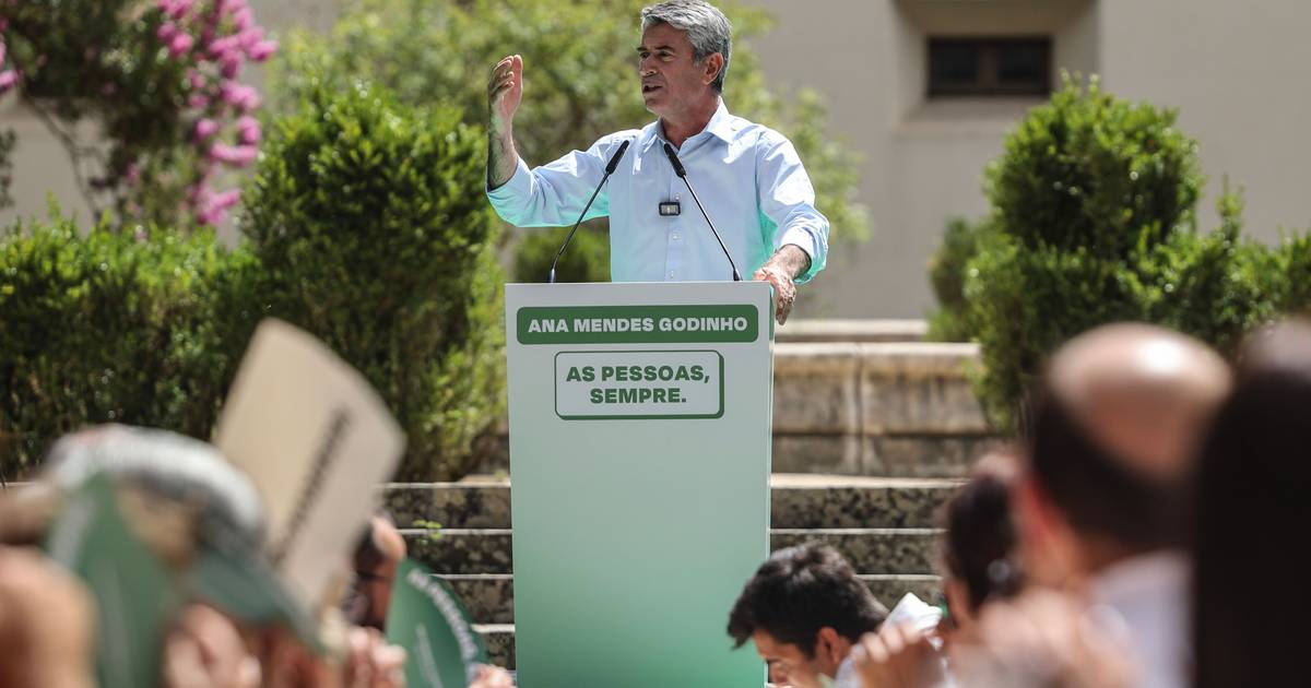 José Luís Carneiro opozarja ministra za izobraževanje, da ne more sprejeti odstopa rektorja Univerze v Portu