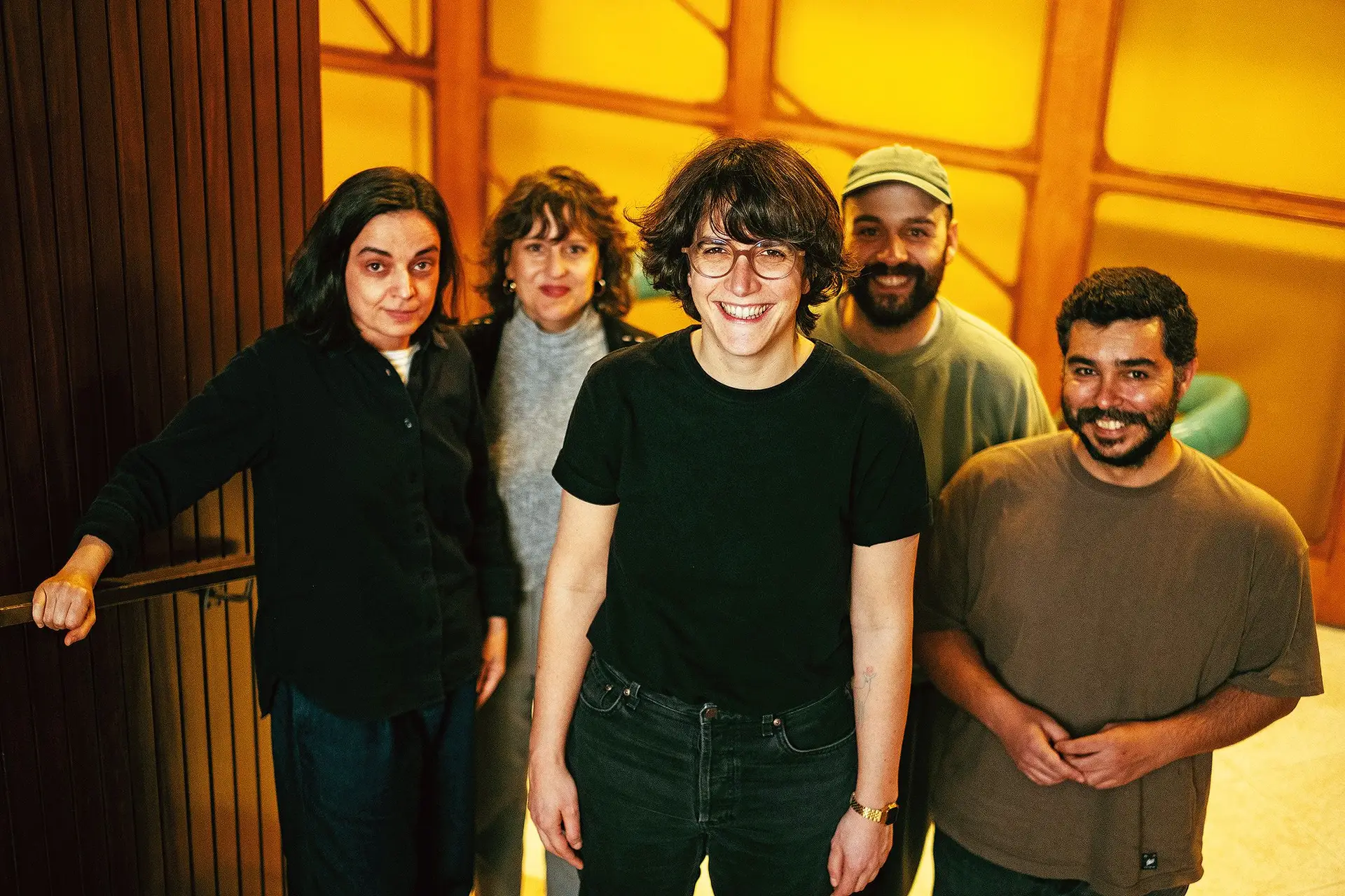 Francisca Cortesão (Minta) à frente da sua banda