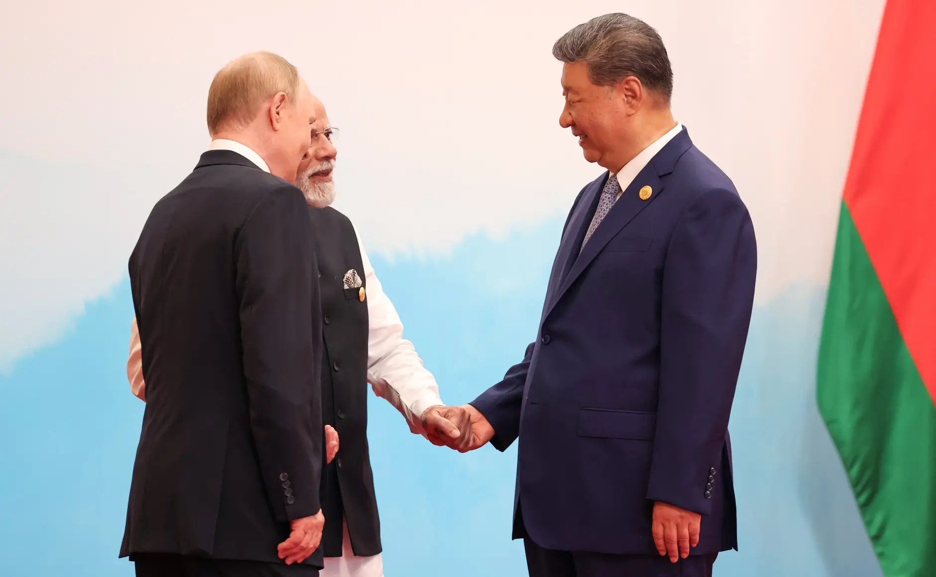 Vladimir Putin, Narendra Modi e Xi Jinping, durante a cimeira em Tianjin