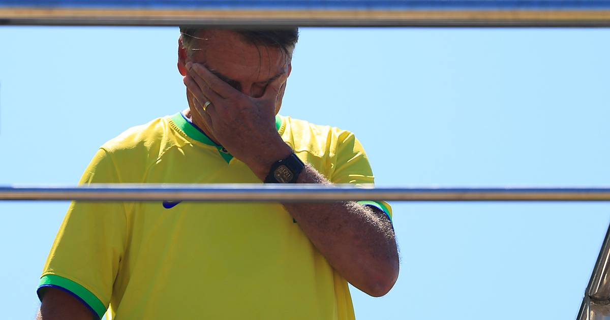 Bolsonaro alega “paranoia” e “alucinações” para justificar destruição da pulseira eletrónica