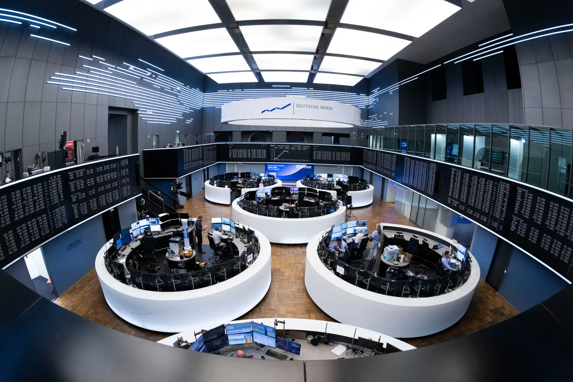 França e Itália não travam aumento da dívida e deixam zona euro sob pressão