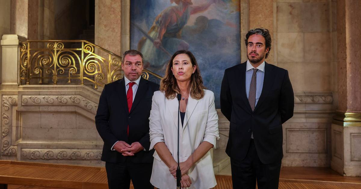 Governo deverá alargar o reagrupamento familiar, segundo IL e Chega: lei de estrangeiros e outros temas na mesa de negociações