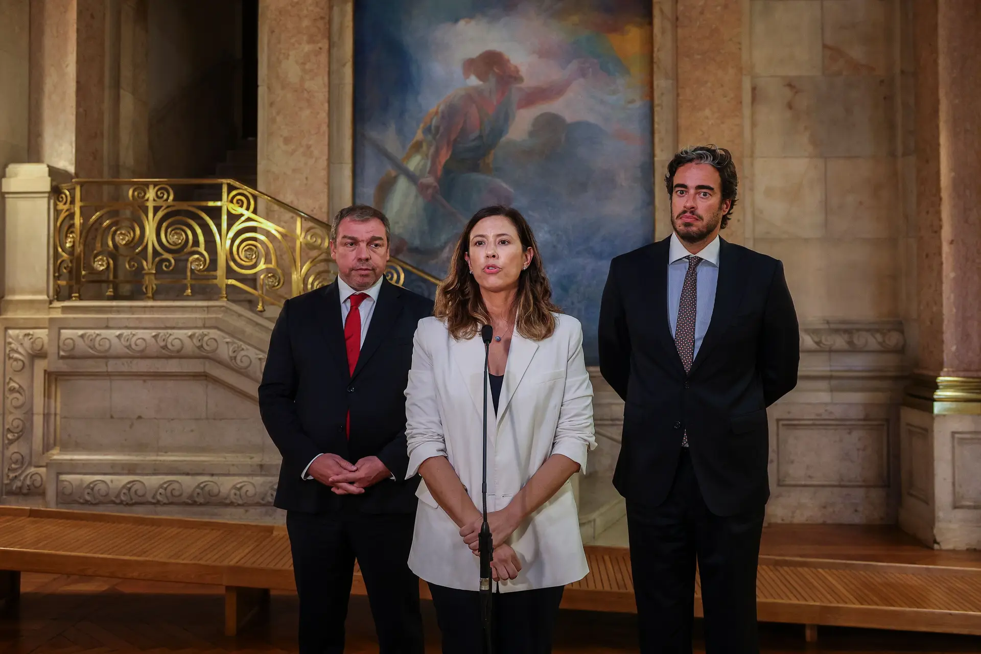 Governo deverá alargar o reagrupamento familiar, segundo IL e Chega: lei de estrangeiros e outros temas na mesa de negociações