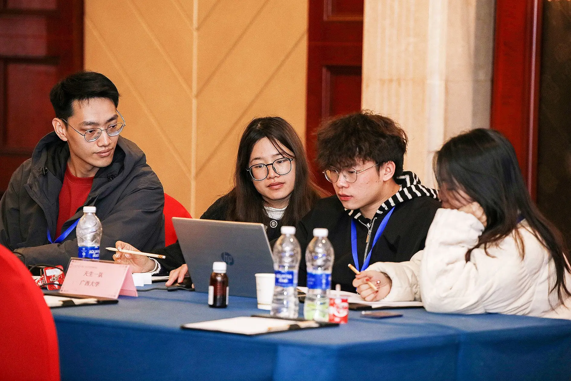 Equipa de estudantes que vai representar a China na final internacional de 2024, em Macau