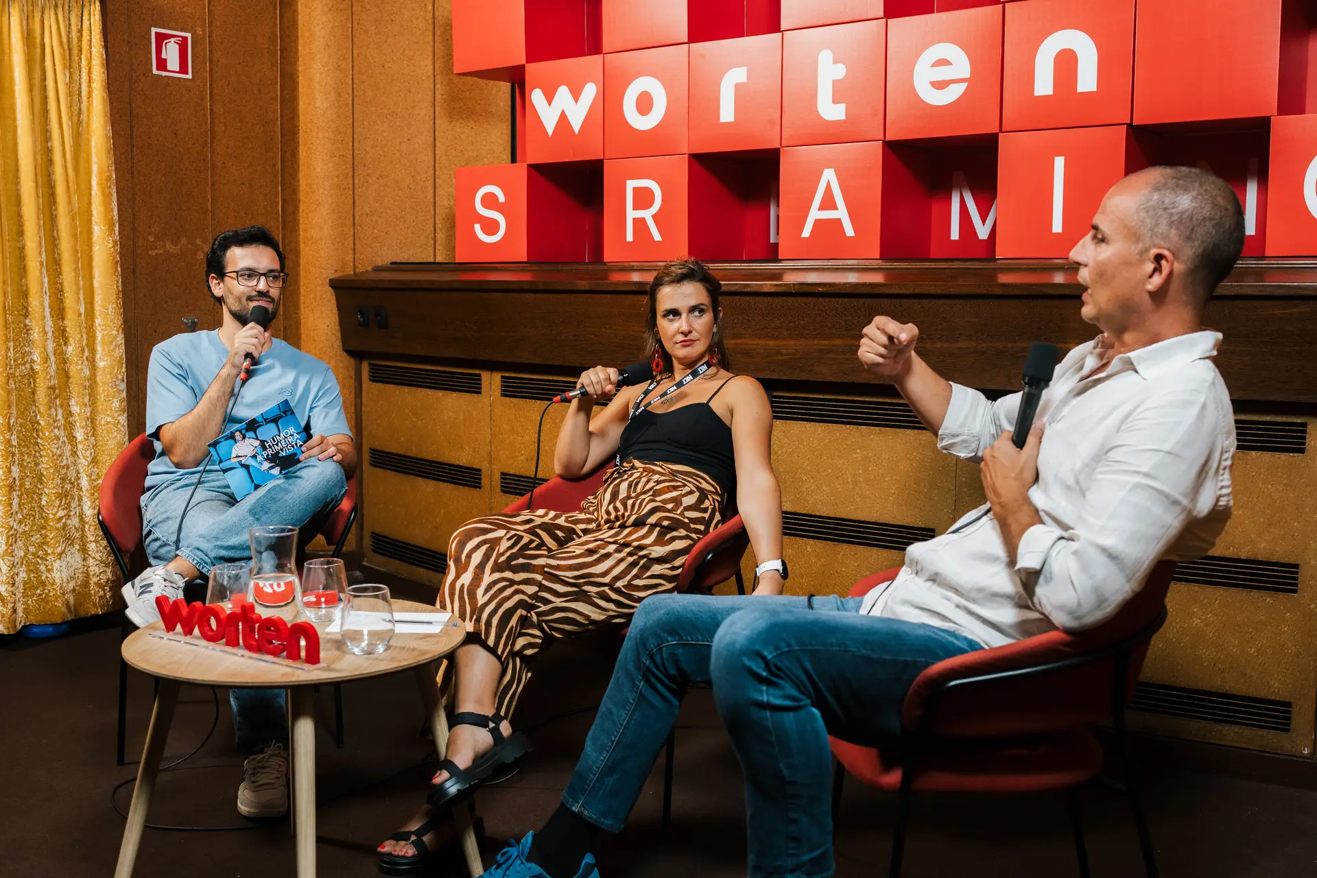 Mariana Cabral (Bumba na Fofinha) e Ricardo Araújo Pereira à conversa com Gustavo Carvalho