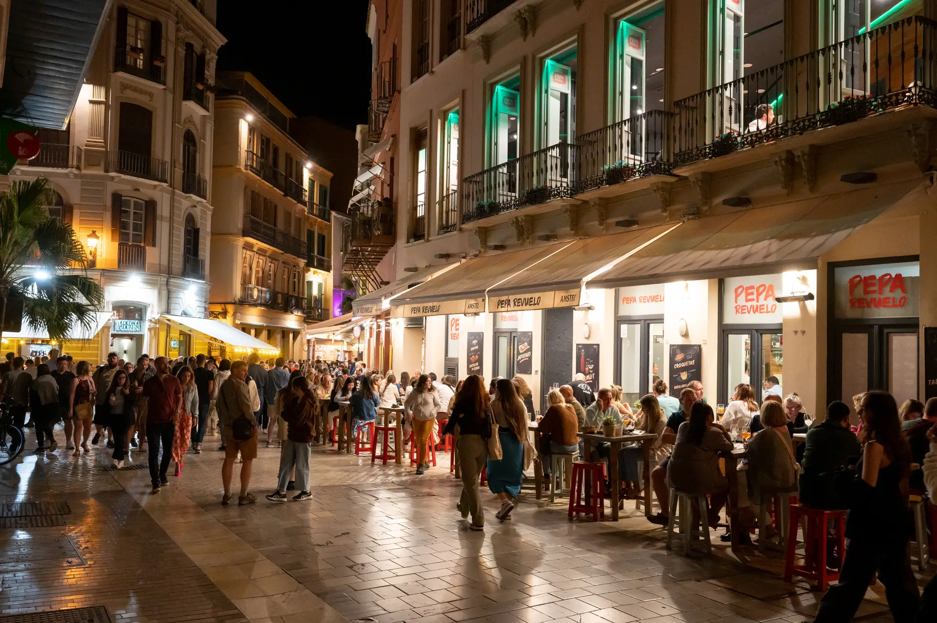 Zona de esplanadas no centro de Málaga, em Espanha
