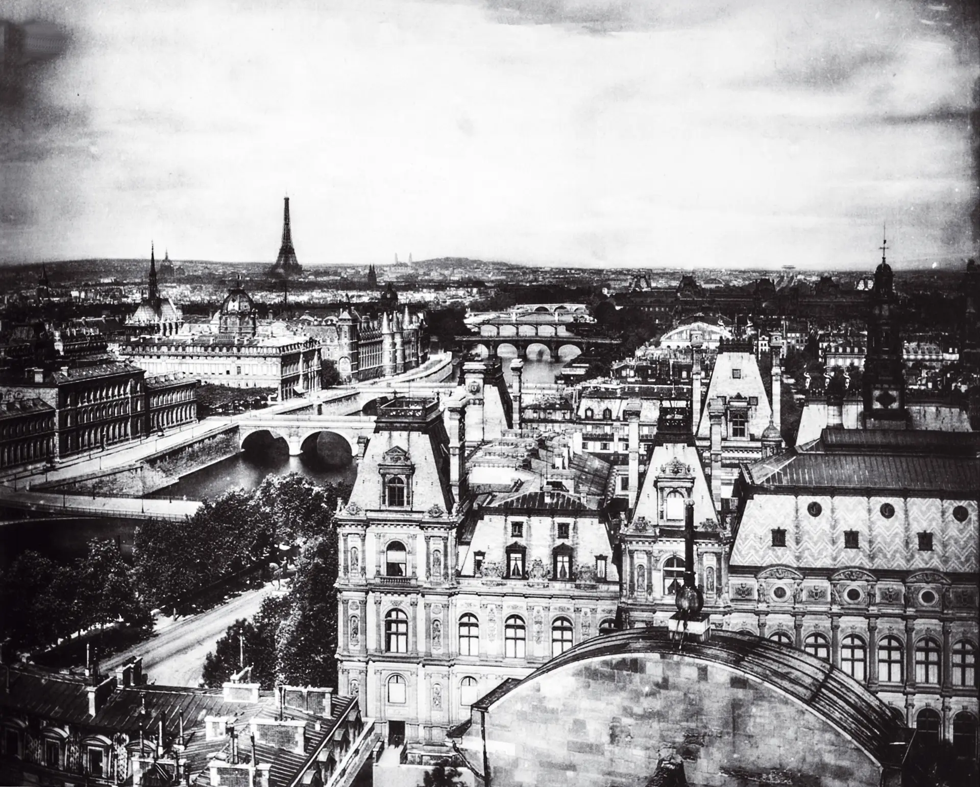 Este panorama de Paris da primeira década do século XX, de autor desconhecido, evoca o ambiente frequentado por Undine, protagonista do romance de Wharton