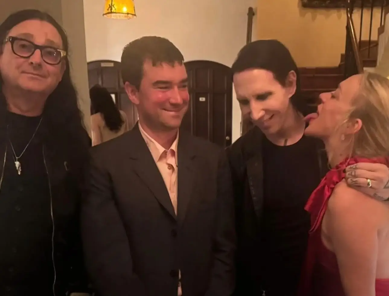 Chloë Sevigny pede desculpa depois de ter tirado fotografias com Marilyn Manson