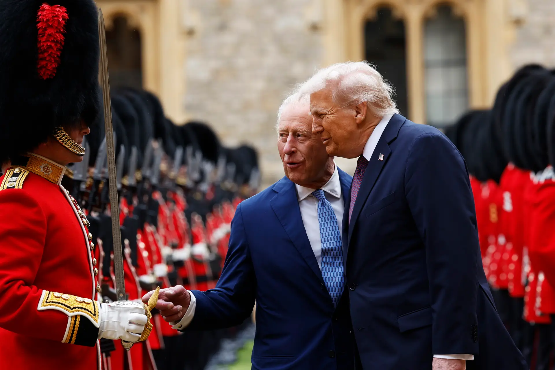 Trump qualifica visita ao Reino Unido como “uma das maiores honras” da sua vida e Carlos III destaca empenho no fim de conflitos