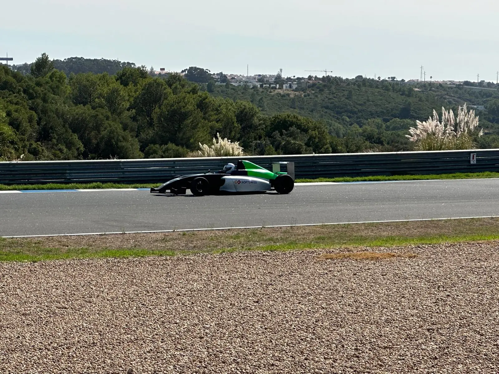 Motores em alta, paciência em baixa com o ruído do Autódromo do Estoril: moradores exigem silêncio e cumprimento de decisões judiciais