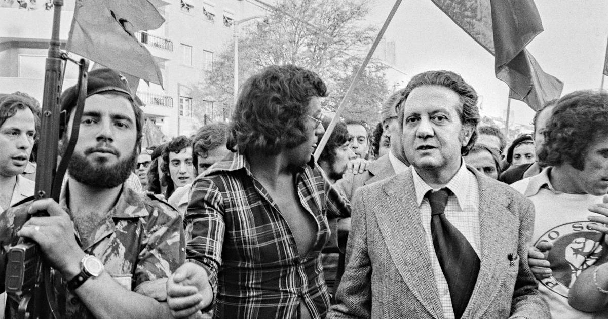 “O PS não fará uma revolução nem irá para um socialismo que transforme o país numa ditadura”: o legado de Mário Soares é incontornável