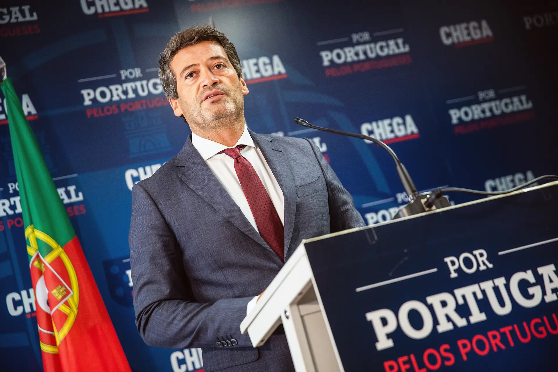 André Ventura anunciou a sua candidatura presidencial, numa semana em que também foi à manifestação de imigrantes junto ao Parlamento
