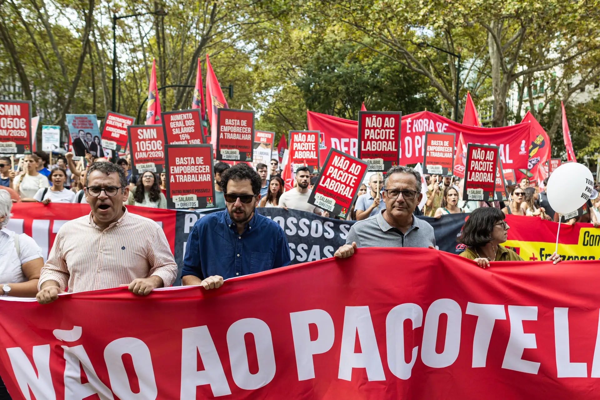 “Irredutível” no combate ao pacote laboral, CGTP junta milhares em Lisboa e promete endurecer luta