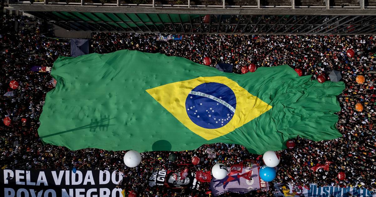 As ruas do Brasil encheram-se de manifestantes contra a amnistia a Bolsonaro