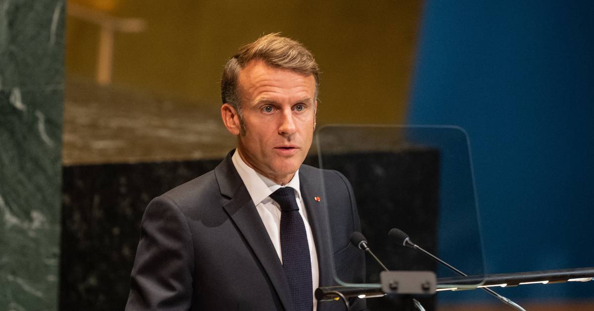 Emmanuel Macron promete capturar autores de assalto no Louvre