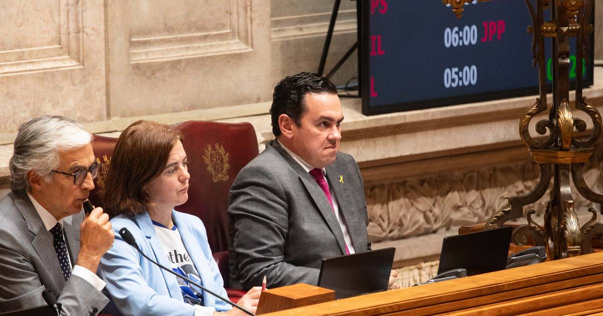 Aguiar-Branco quer inquérito a deputado do Chega Filipe Melo por violação dos deveres de deputado