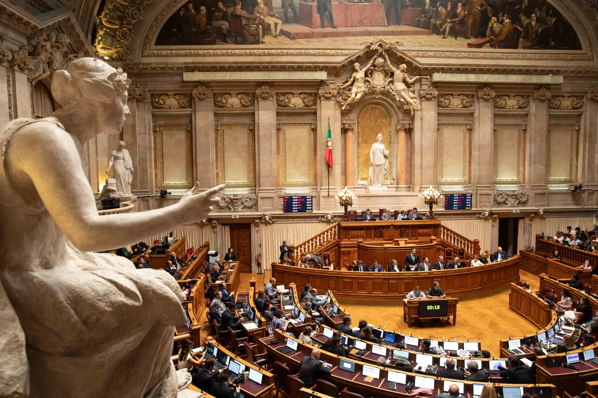 Jogos e apostas são um “problema sério”; Parlamento aprova proteção aos consumidores e admite restrições à publicidade