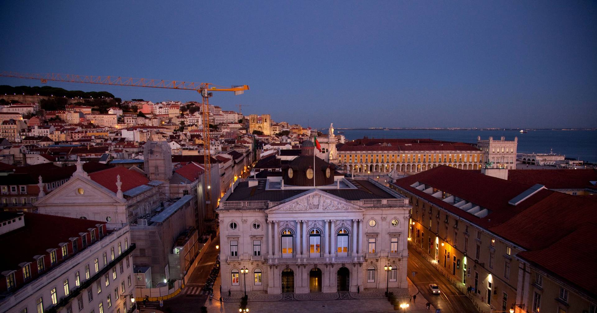 Featured image for article: Portuguese Municipalities' Revenue Soars by €1.5B from Property Taxes, Lisbon Leads