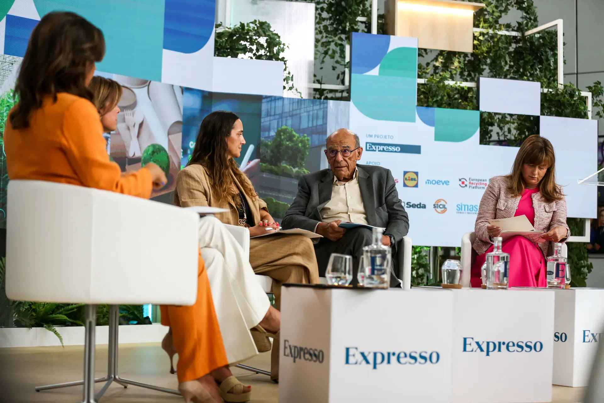 Sara Tainha, Helena Freitas, Sandra Cavaca, Filipe Duarte Santos e Ema Paulino durante o painel sobre sustentabilidade na saúde